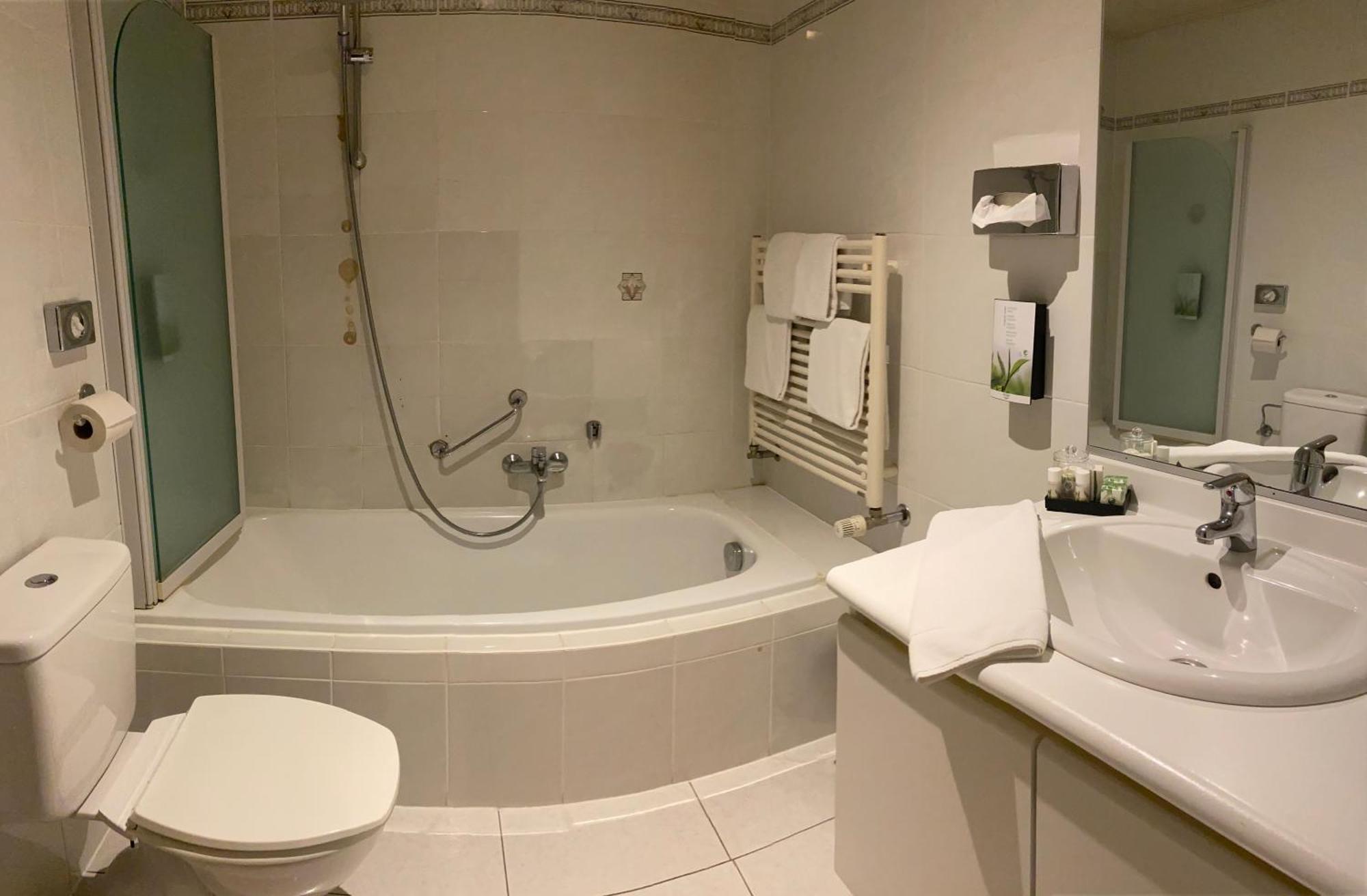 Hotel บอร์เน็ม ภายนอก รูปภาพ