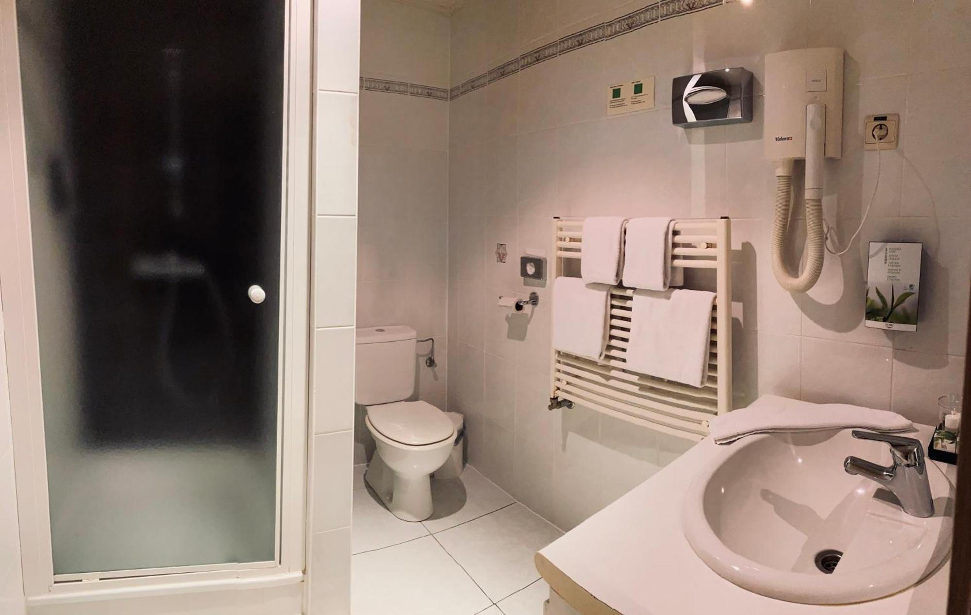 Hotel บอร์เน็ม ภายนอก รูปภาพ